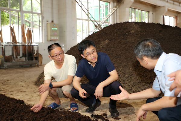 茅台总经理李静仁调研生产一线项目改造及茅台酒四轮次生产
